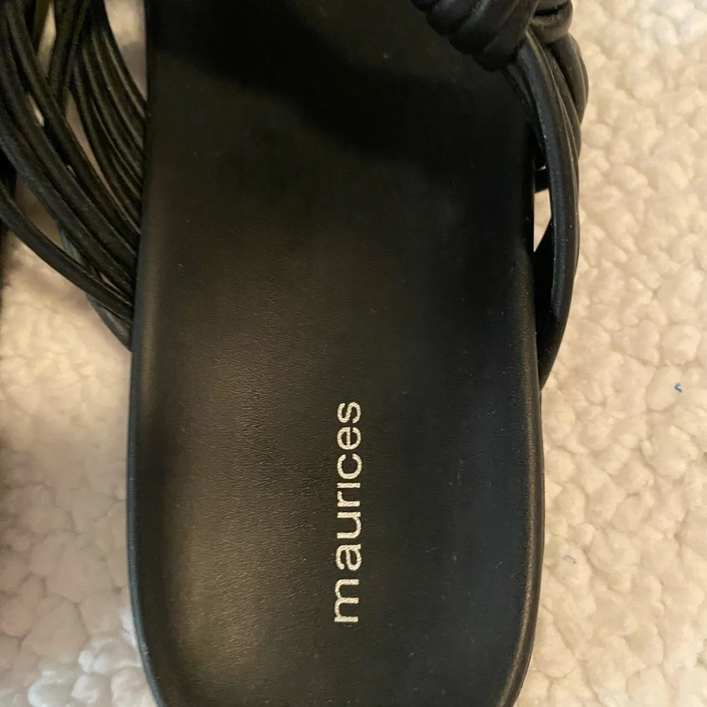 Maurices Black Crisscross Sandals Minimalist Summer Footwear NWOT Size 10M - Picture 4 of 8